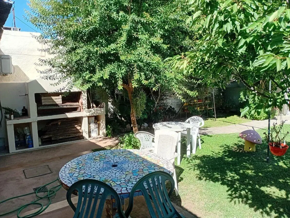 VENTA HERMOSA Y COMODA CASA 3 AMBIENTES EN MORENO 5