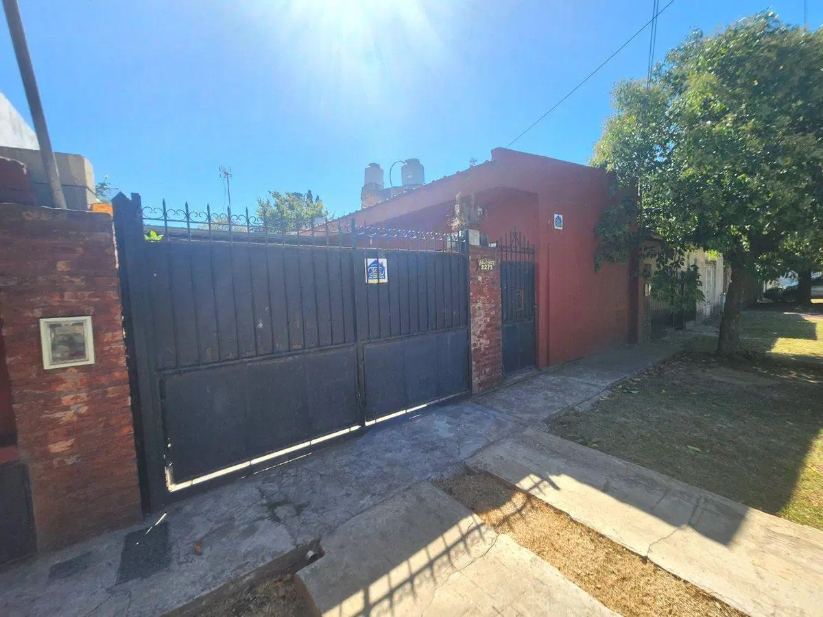 NUEVO PRECIO! VENTA CASA con QUINCHO MORENO 3