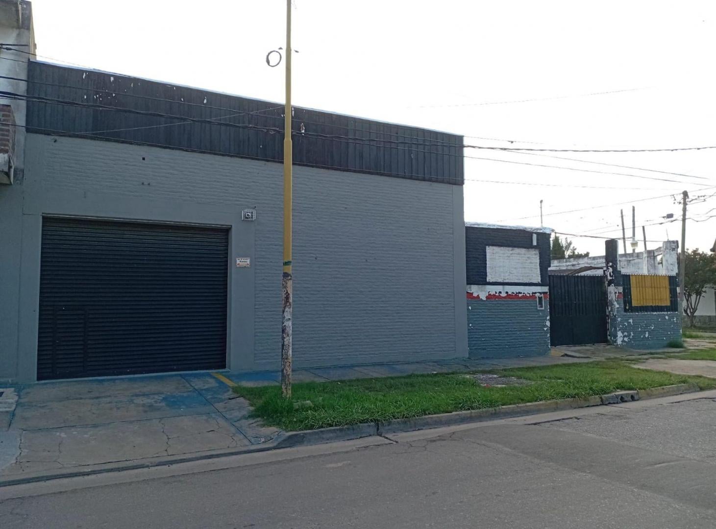 VENTA GALPÓN Y ESQUINA SALIDA A DOS CALLES