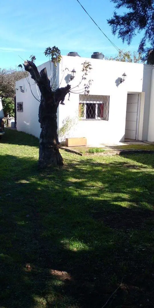 CASA  EN VENTA  FRANCISCO ALVAREZ  LOTE 350m 4