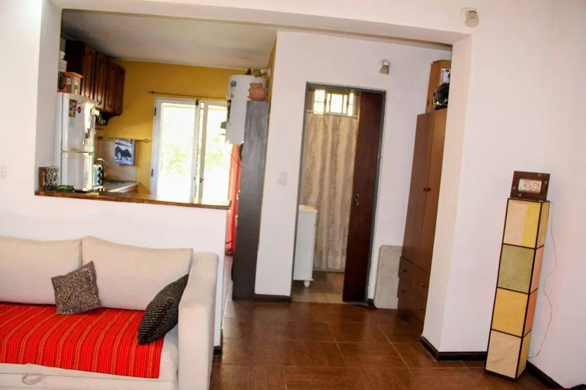 CASA  EN VENTA  FRANCISCO ALVAREZ  LOTE 350m 2