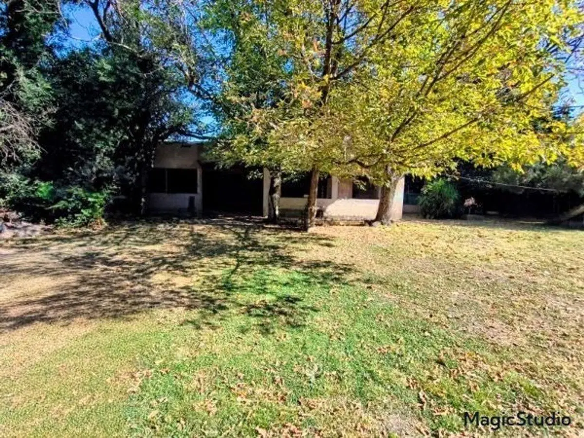 LOTE CON CASA A REFACCIONAR LA REJA 5