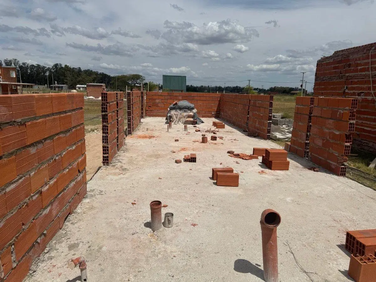 Lote en Villa Ruiz con construcción nueva. 4