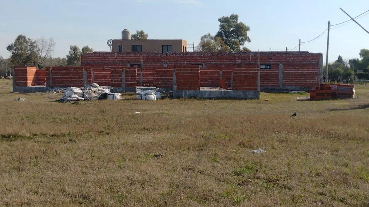 Lote en Villa Ruiz con construcción nueva. 2