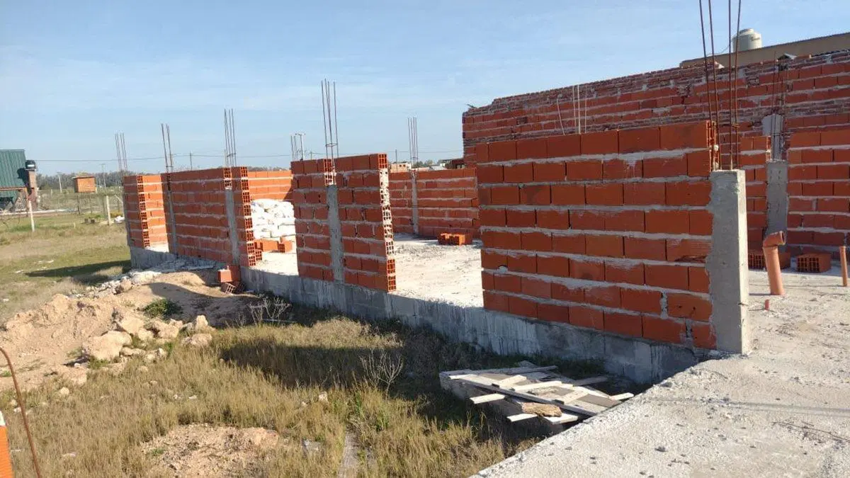 Lote en Villa Ruiz con construcción nueva. 3