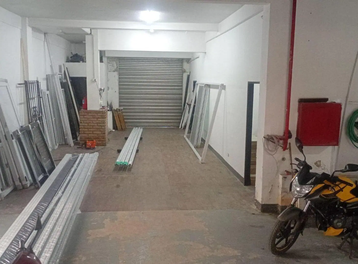 EN VENTA CASA 4 AMBIENTES CON DEPÓSITO COMERCIAL 5