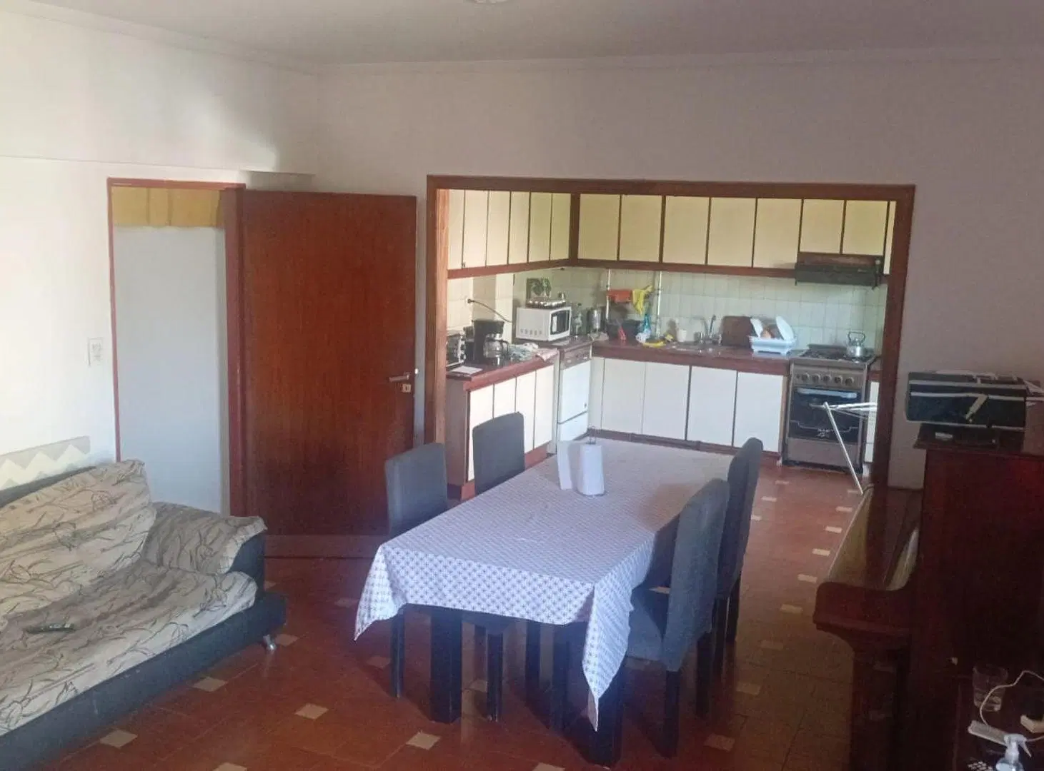 EN VENTA CASA 4 AMBIENTES CON DEPÓSITO COMERCIAL 2
