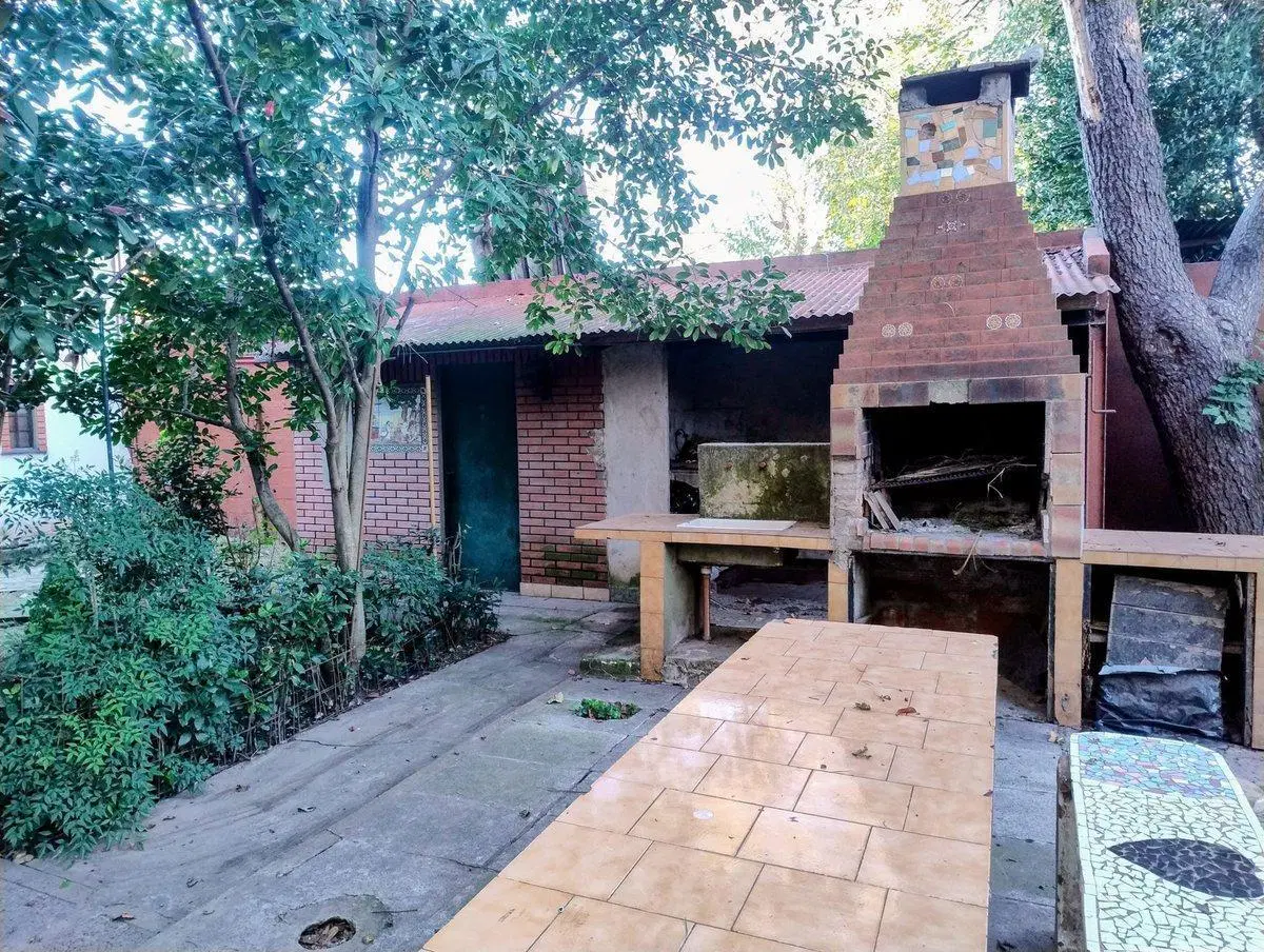CASA EN VENTA EN FRANCISCO ALVAREZ CON PILETA 5