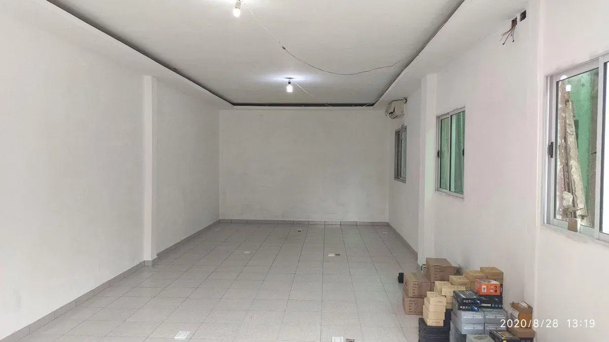 Venta casa con oficina y galería semi cubierta 5