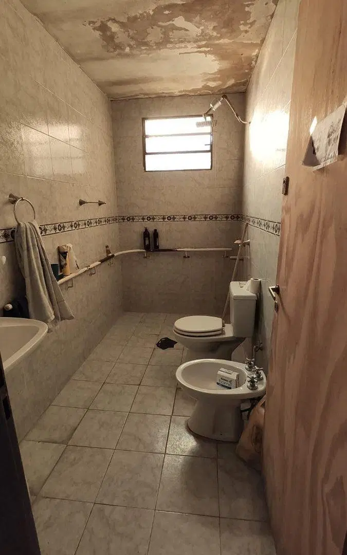Venta casa con oficina y galería semi cubierta 8