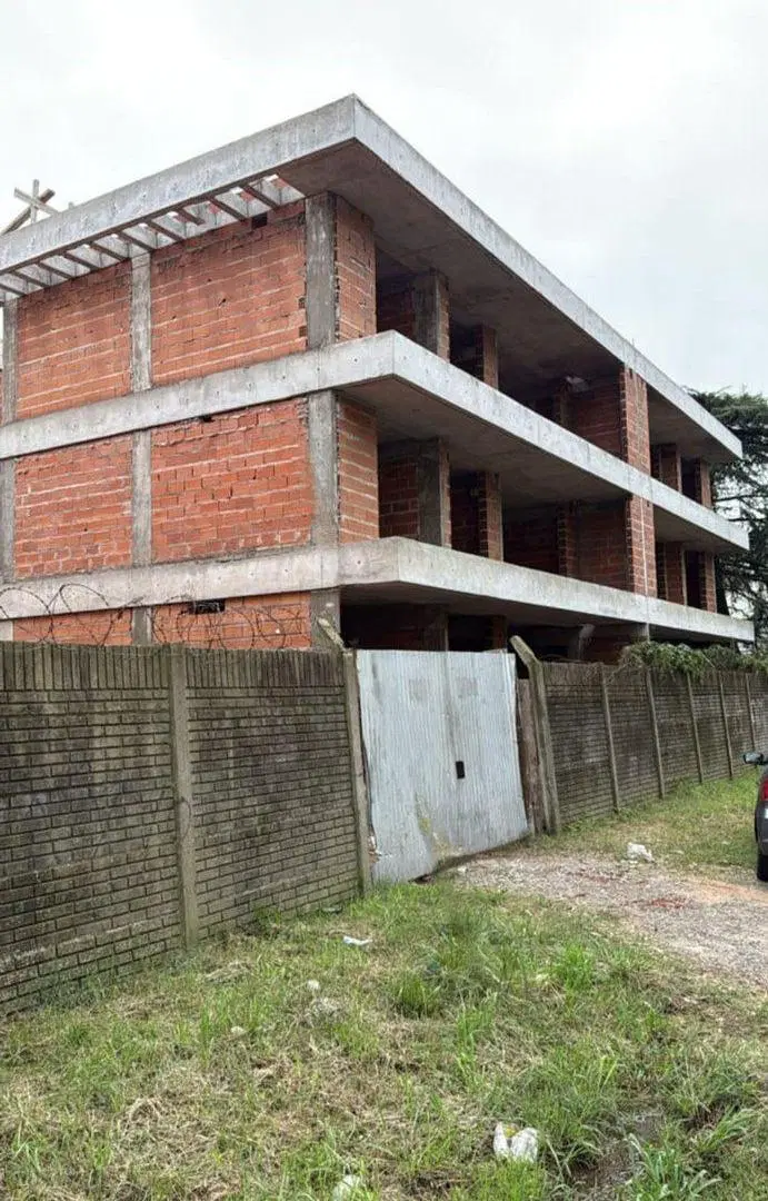 VENTA DEPARTAMENTO 2 AMBIENTES CON COCHERA MORENO 5