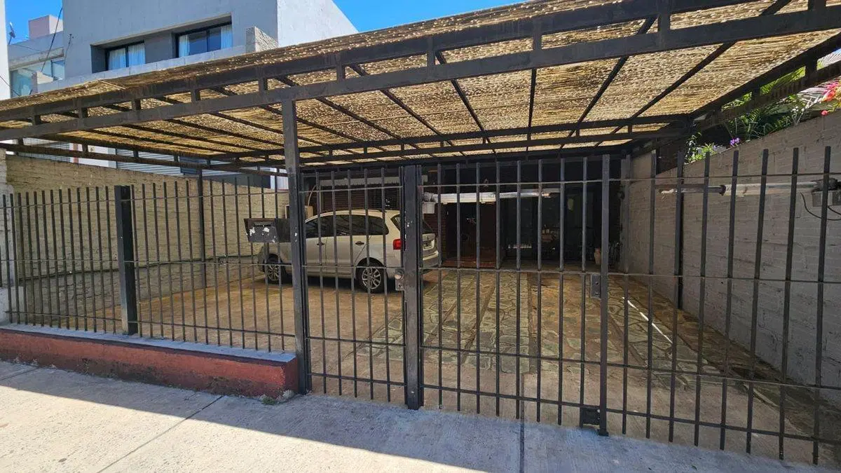 VENTA CASA o LOTE ITUZAINGO CASTELAR DESARROLLO 8