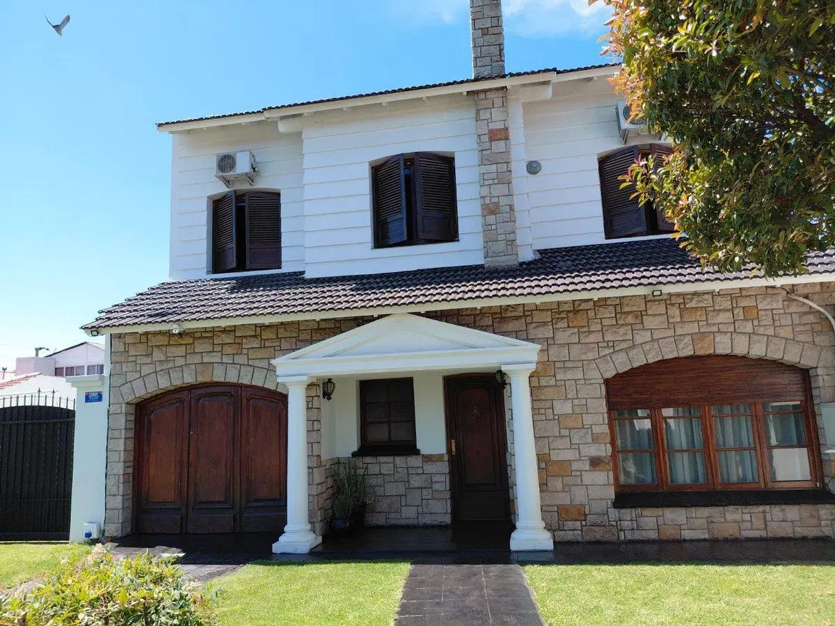 Venta Casa 4 ambientes sobre 2 lotes Paso del Rey 3