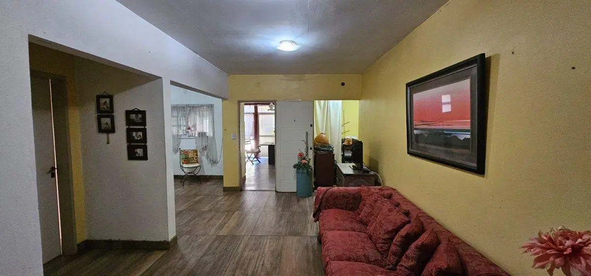 CASA 5 AMBIENTES EN VENTA EN INGENIERO MASCHWITZ 2