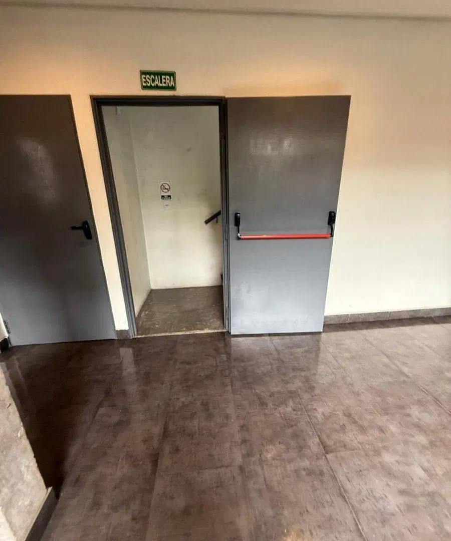 VENTA DEPARTAMENTO 2 AMBIENTES CON COCHERA MORENO 4