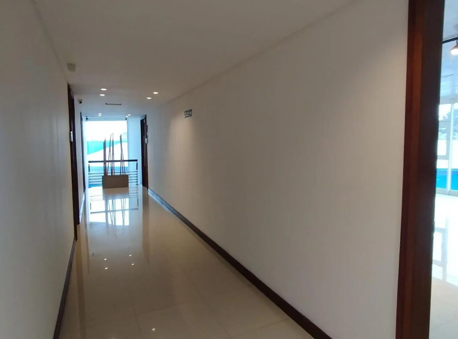 Alquiler oficina en 3er piso complejo empresarial 5
