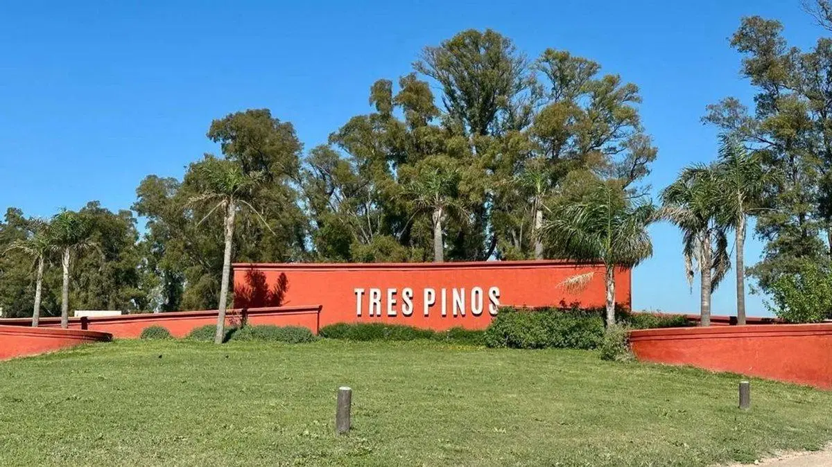 LOTE EN VENTA EN CLUB DE CAMPO TRES PINOS 3