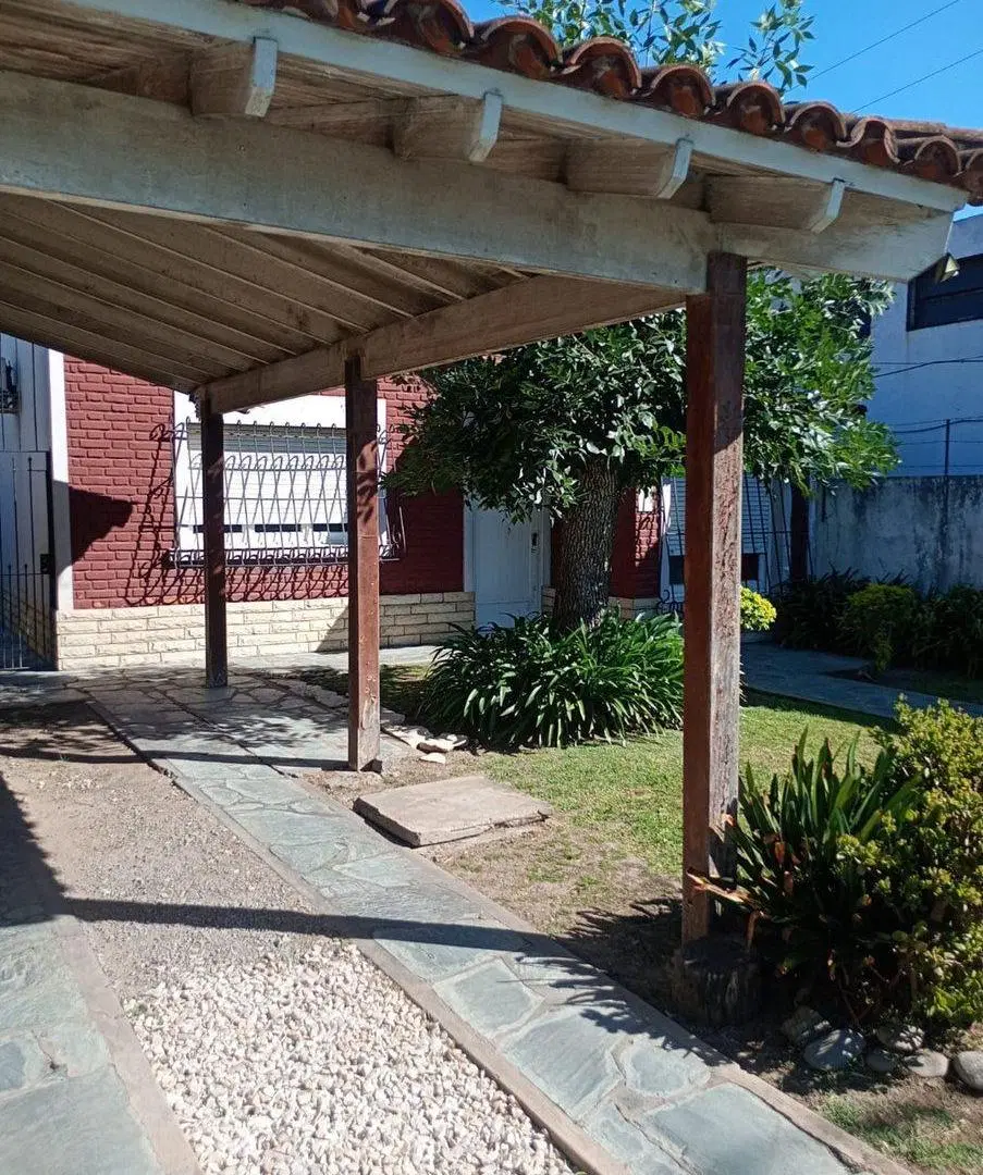 CASA EN VENTA EN MORENO 2