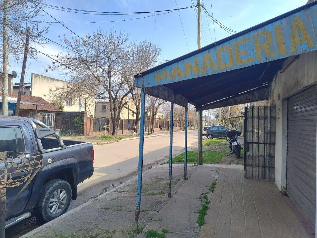 VENTA  CASA C LOCAL PANADERIA INCLUYE MAQUI MERL0 4