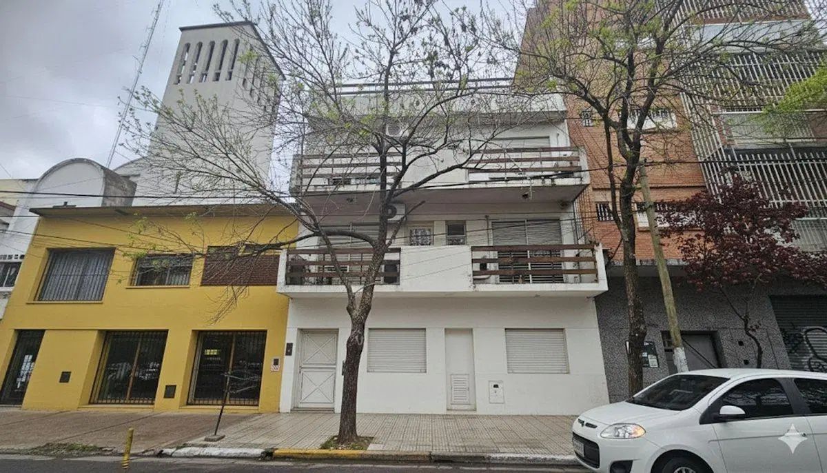 DEPARTAMENTO 3 AMBIENTES VENTA CASTELAR CENTRO 4