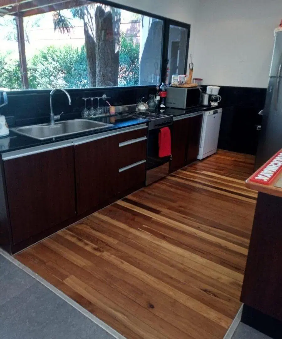 VENTA CASA DE DISEÑO CON PILETA , B° LA SOBERANA 8
