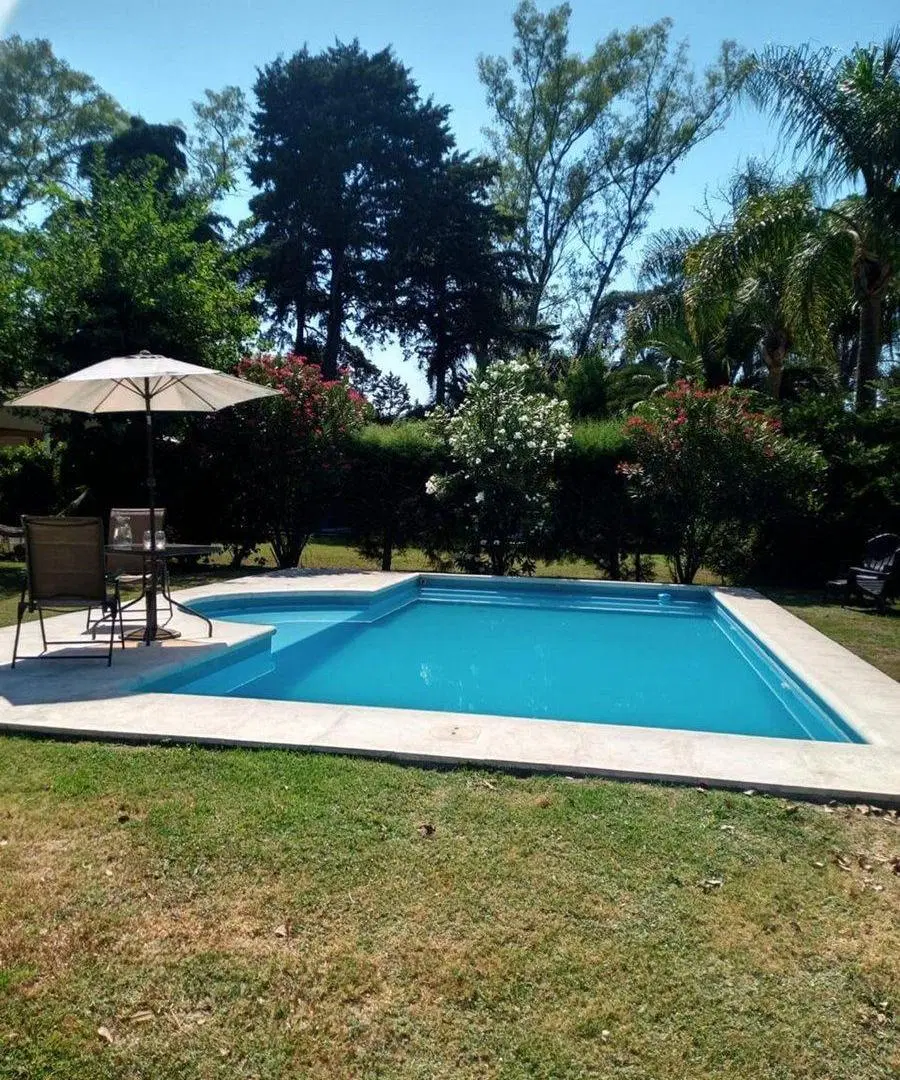 VENTA CASA DE DISEÑO CON PILETA , B° LA SOBERANA 4