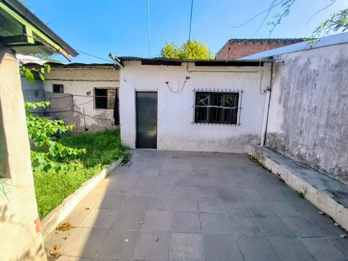 CASA VENTA LA REJA A REFACCIONAR (2 CASAS) 2