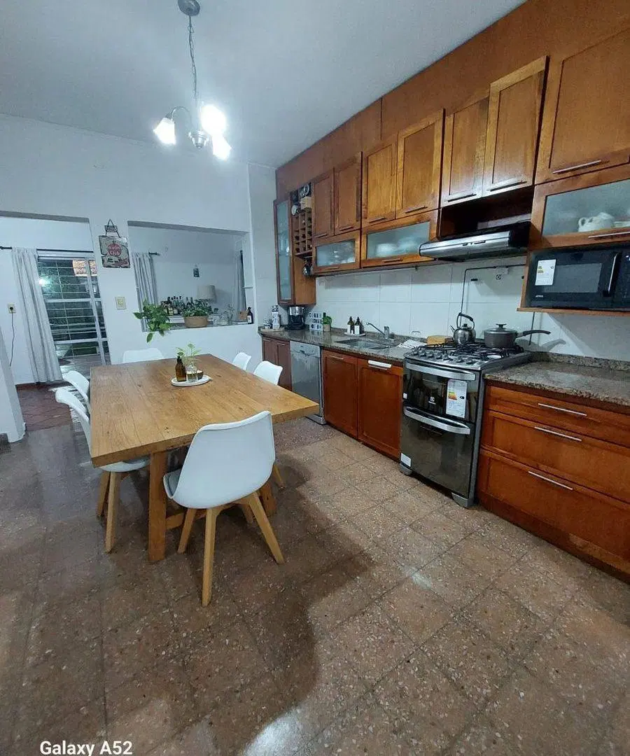 CASA  EN VENTA EN MERLO CON PILETA 2