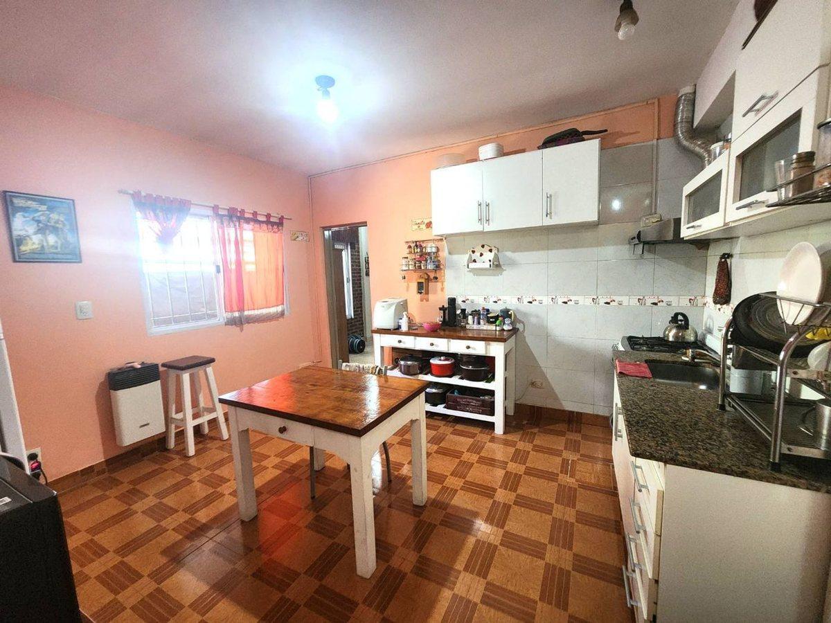 Foto de NUEVO PRECIO! VENTA CASA con QUINCHO MORENO, imagen 5
