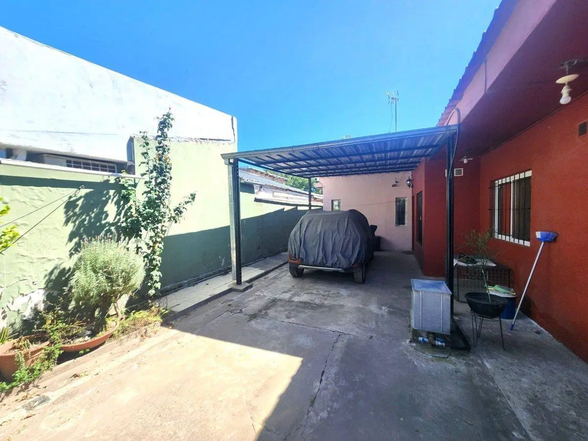 NUEVO PRECIO! VENTA CASA con QUINCHO MORENO 4