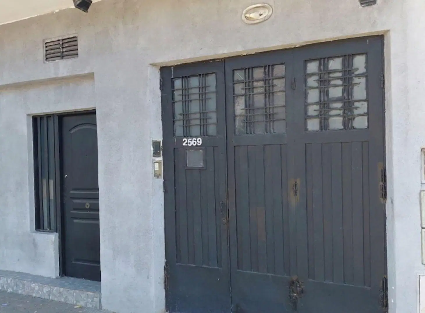 Venta Dos Casas con Local sobre Avenida 5