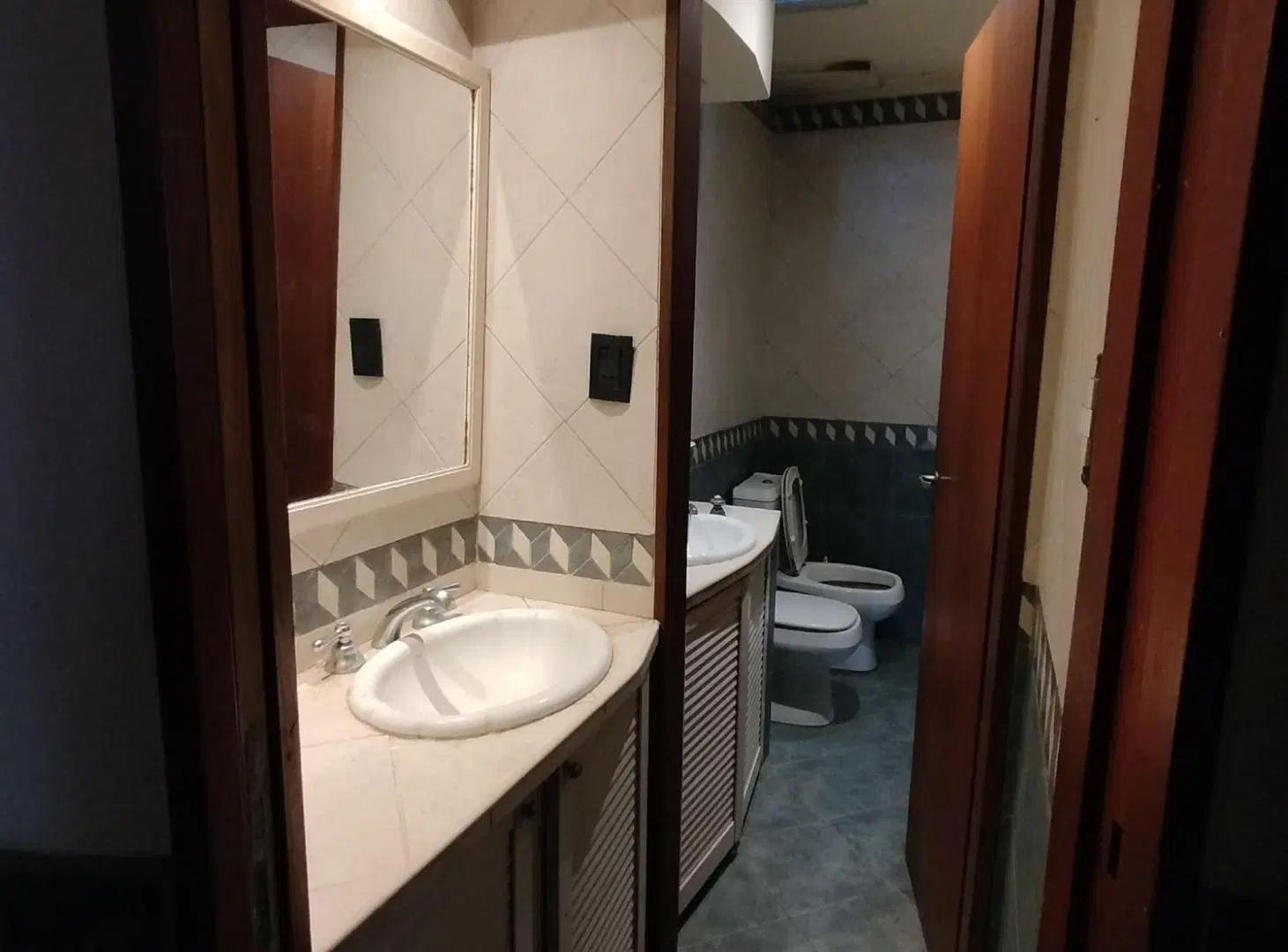 Venta casa quincho local sobre avenida 8