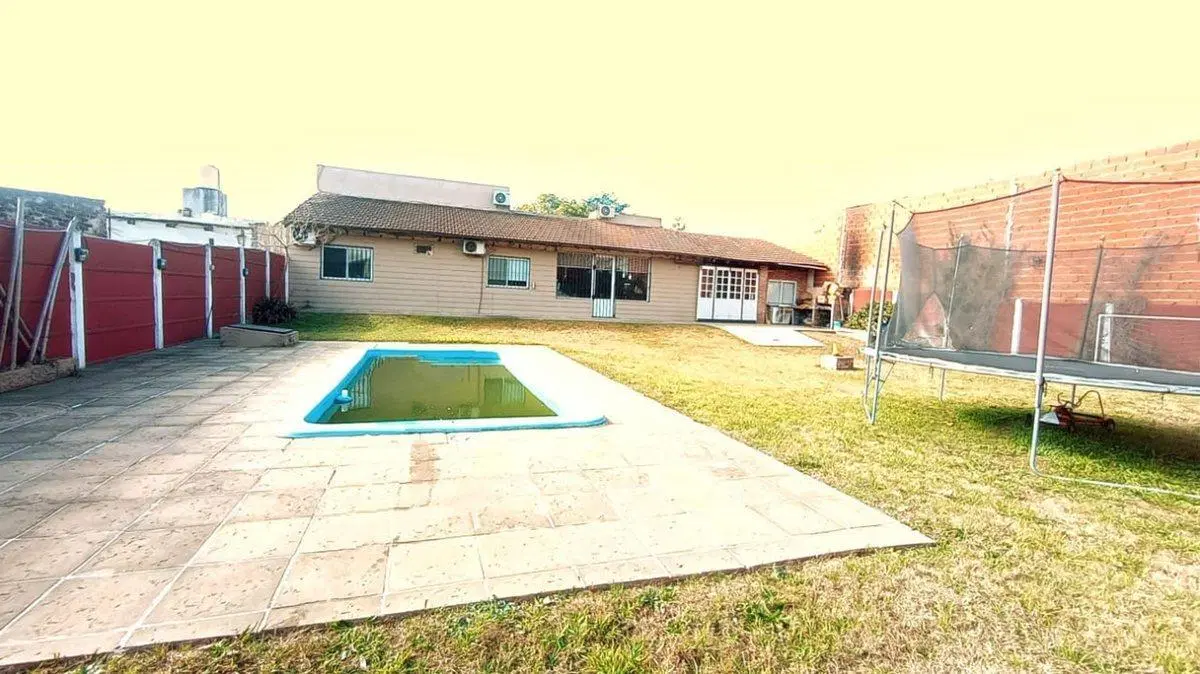 CASA EN VENTA 4 AMB. PILETA PASO DEL REY LOT 757M2 2