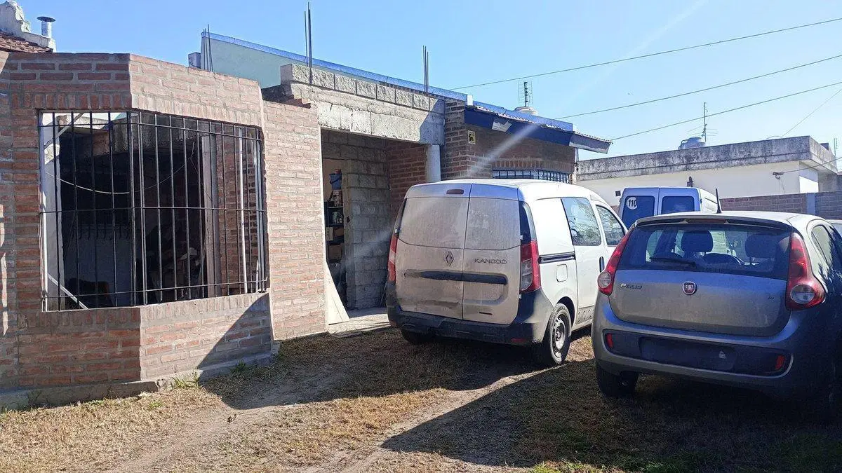 CASA EN VENTA 4 AMB. PILETA PASO DEL REY LOT 757M2 8