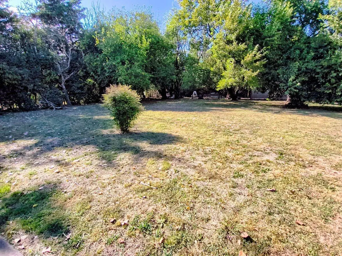 LOTE CON CASA A REFACCIONAR LA REJA 5