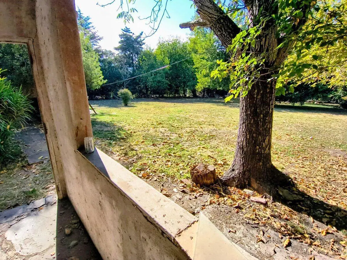 LOTE CON CASA A REFACCIONAR LA REJA 8