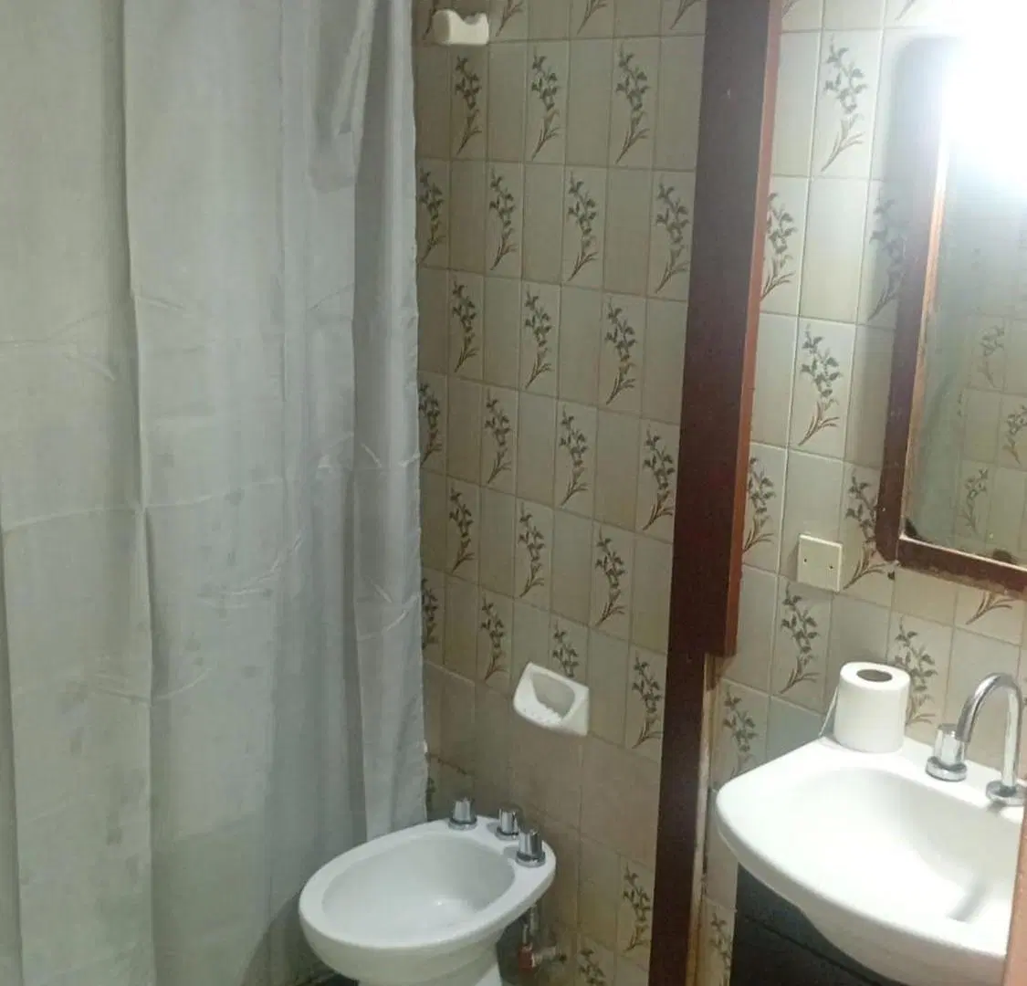 EN VENTA CASA 4 AMBIENTES CON DEPÓSITO COMERCIAL 4