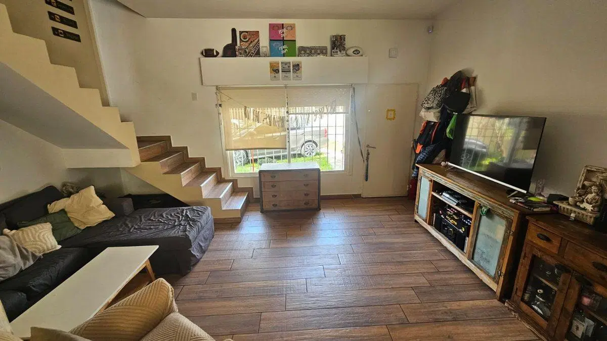 VENTA CASA EN DOS PLANTAS 4 AMBIENTES MORON HAEDO 5