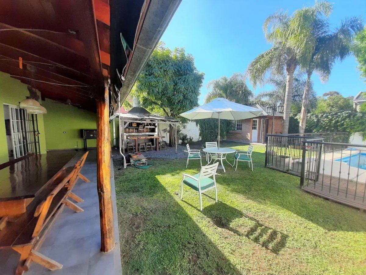VENTA FINANCIA PERMUTA CASA PASO DEL REY PILETA 8