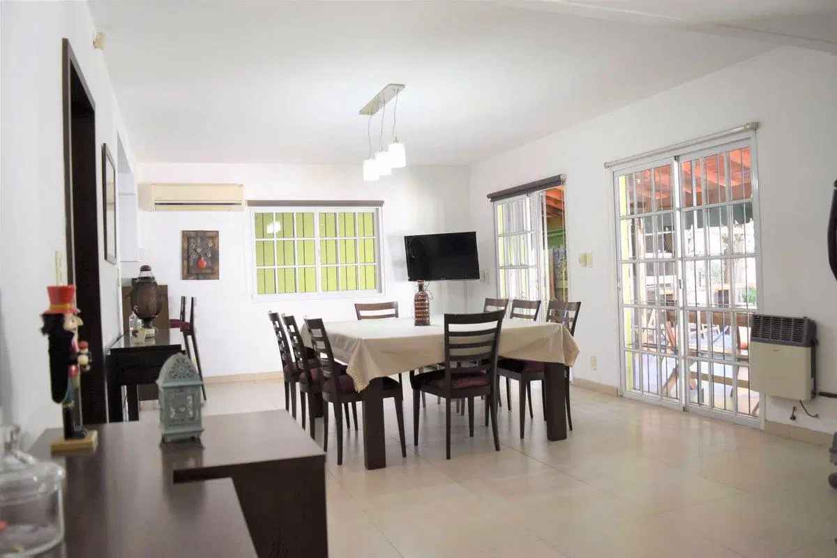 VENTA FINANCIA PERMUTA CASA PASO DEL REY PILETA 5