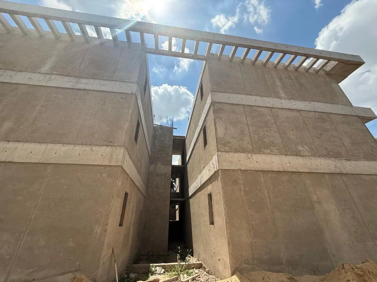 VENTA DPTO 3 AMB. 98M2  CON COCHERA PATIO MORENO 2