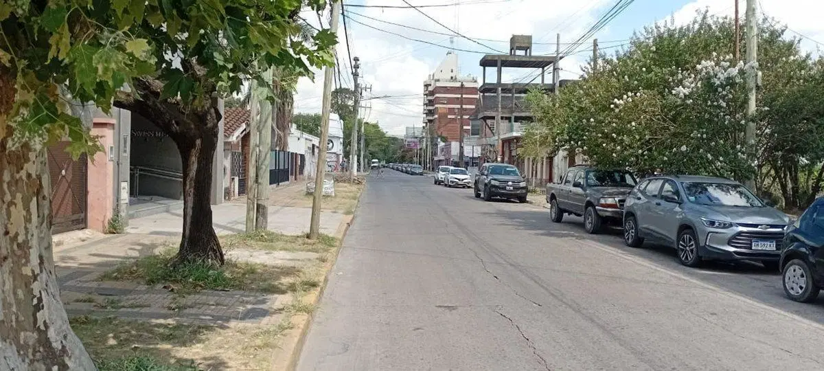 EXCELENTE LOTE Y CASA A RECICLAR EN MORENO CENTRO 5