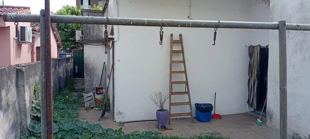 EXCELENTE LOTE Y CASA A RECICLAR EN MORENO CENTRO 3