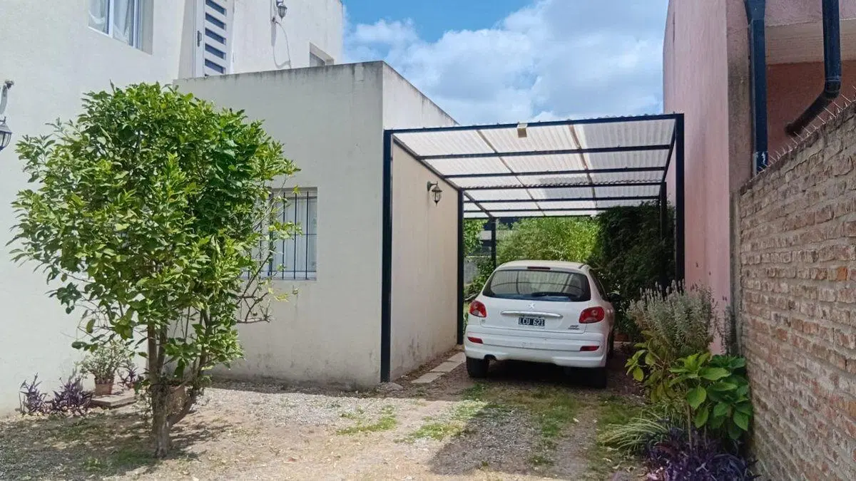 VENTA CASA MODERNA 2 PLANTAS  FRANCISCO ALVAREZ 2