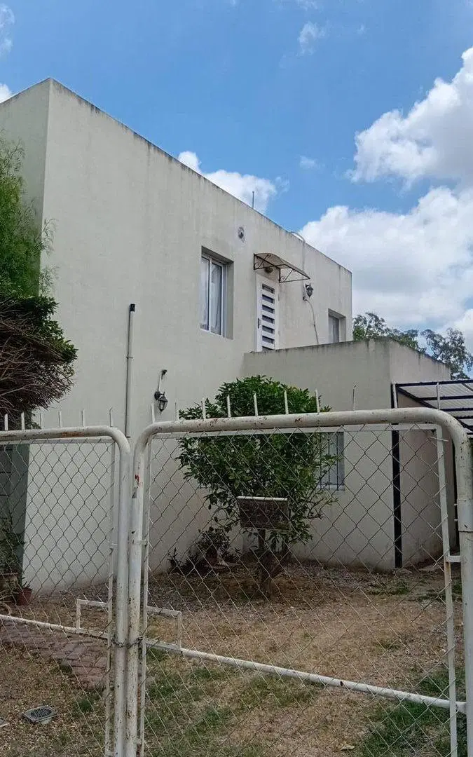 VENTA CASA MODERNA 2 PLANTAS  FRANCISCO ALVAREZ 3