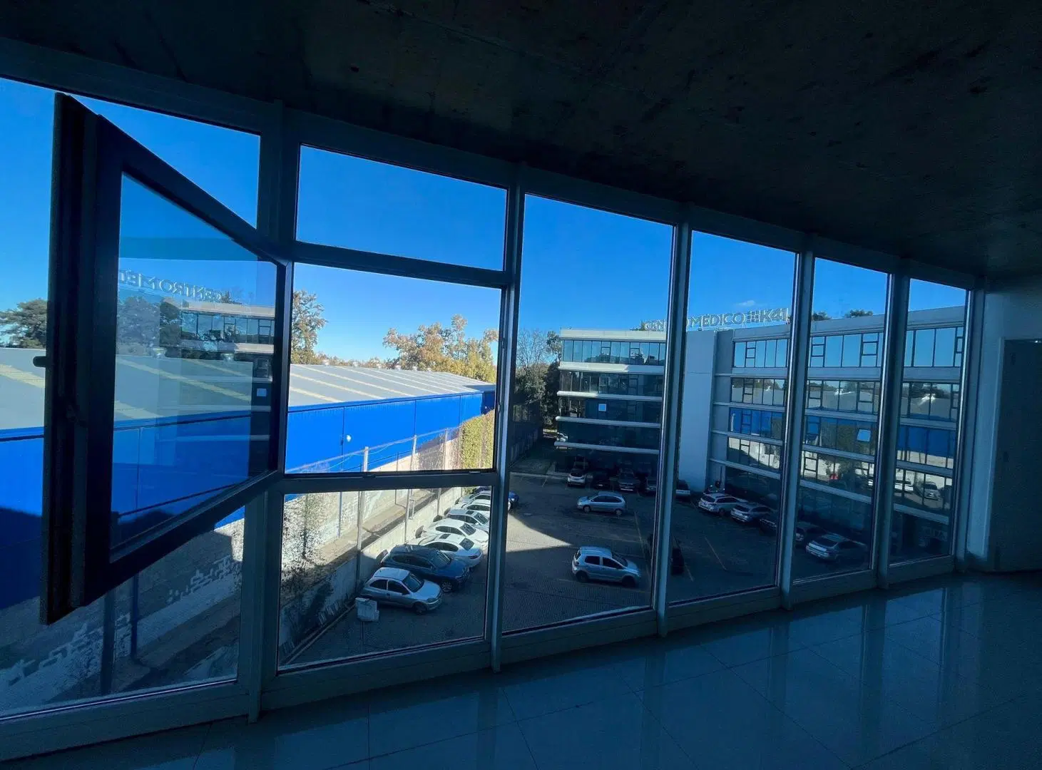 Alquiler oficina en 3er piso complejo empresarial 5