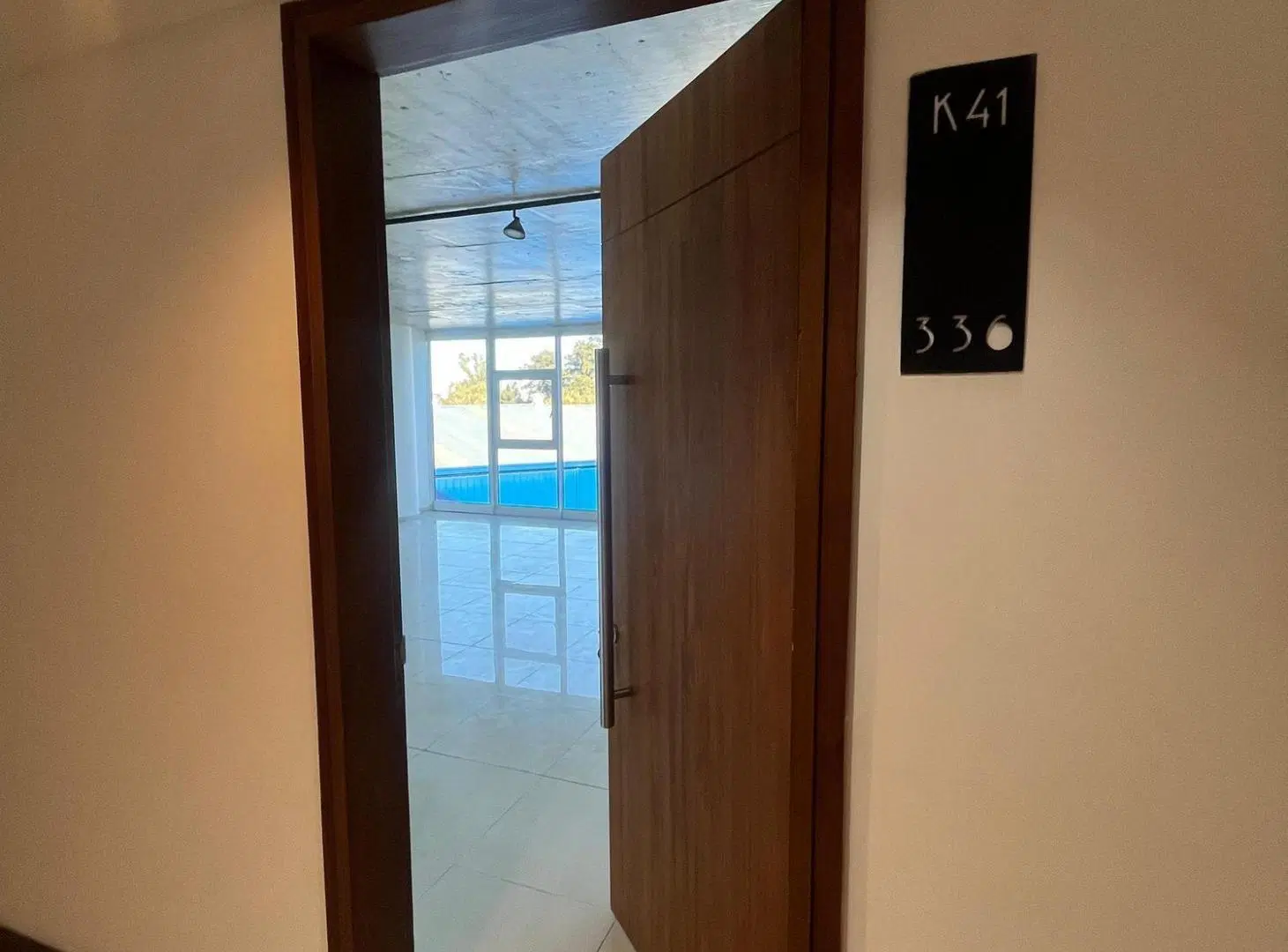 Alquiler oficina en 3er piso complejo empresarial 8