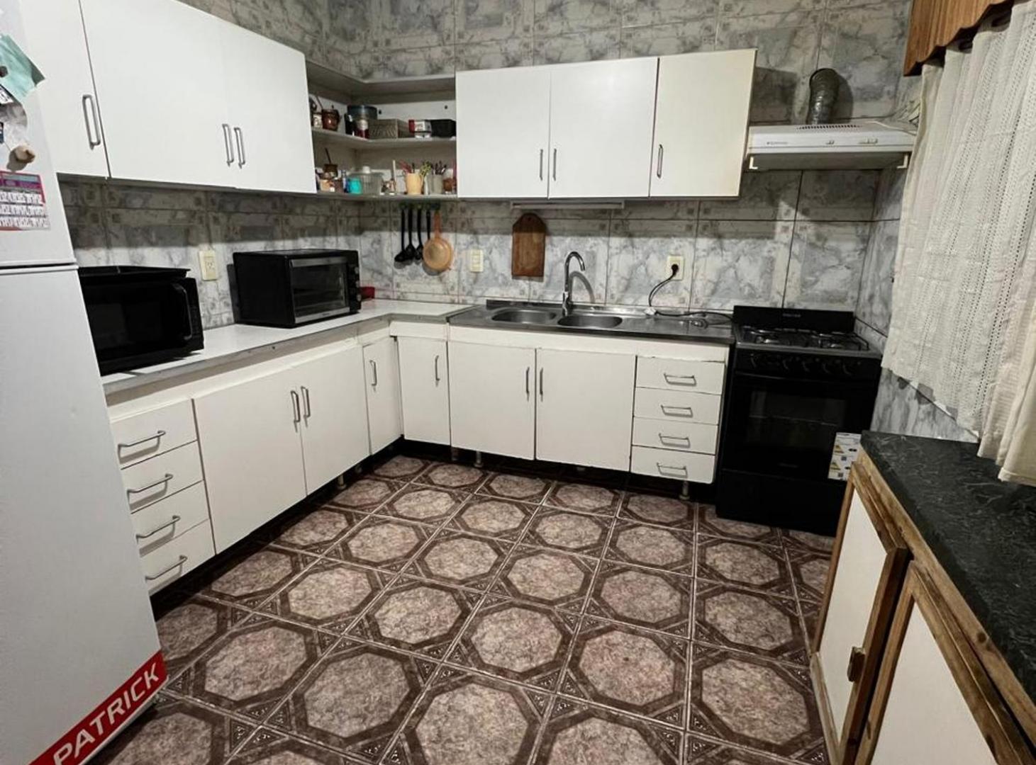 Foto de Casa 4 Amb - Patio y Quincho en Barrio Semicerrado, imagen 3