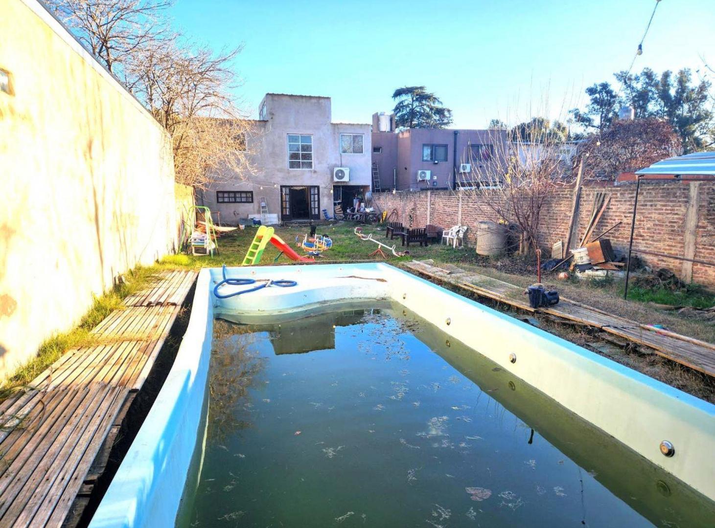 Foto de VENTA CASA AMPLIA A TERMINAR LA REJA PILETA, imagen 5