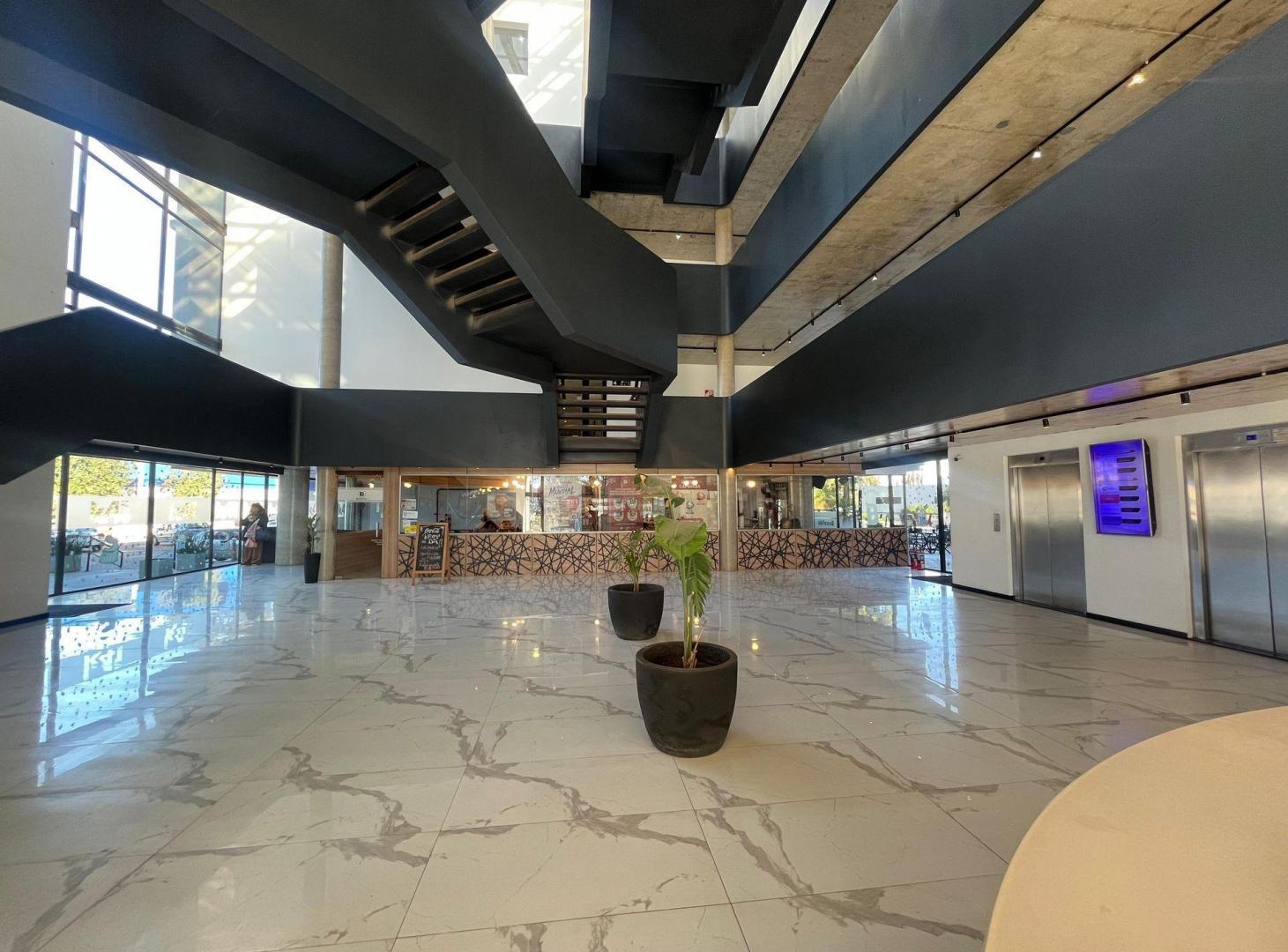 Foto de Alquiler oficina en 3er piso complejo empresarial, imagen 3